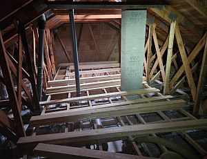 Zateplení stropu bungalovu pomocí foukané izolace